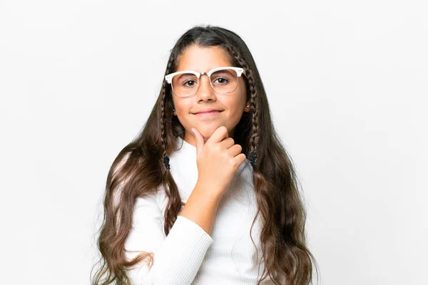 Menina Sobre Fundo Branco Isolado Com Óculos Sorrindo — Fotografia de Stock