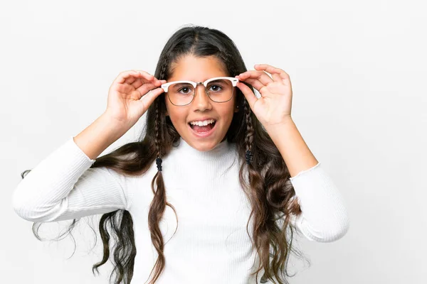 Mladá Dívka Přes Izolované Bílé Pozadí Brýlemi Překvapením — Stock fotografie