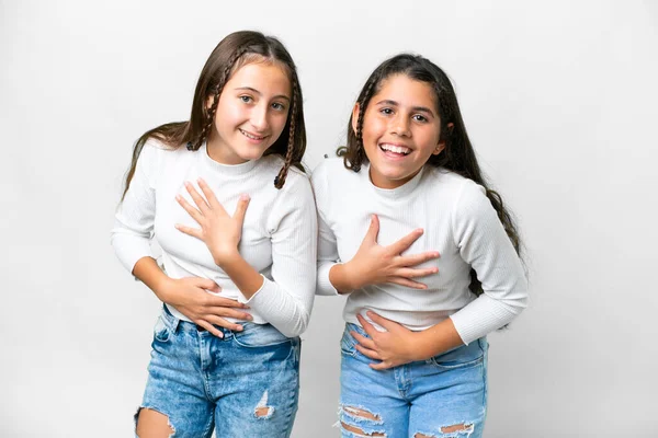 Amigos Chicas Sobre Aislado Fondo Blanco Sonriendo Mucho Mientras Pone —  Fotos de Stock