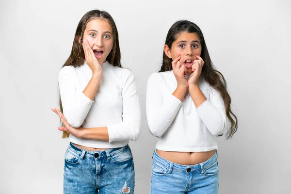 Amigos Chicas Sobre Aislado Fondo Blanco Sorprendido Sorprendido Mientras Mira —  Fotos de Stock