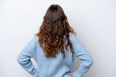 Beyaz arka planda izole edilmiş beyaz bir beyaz kadın.