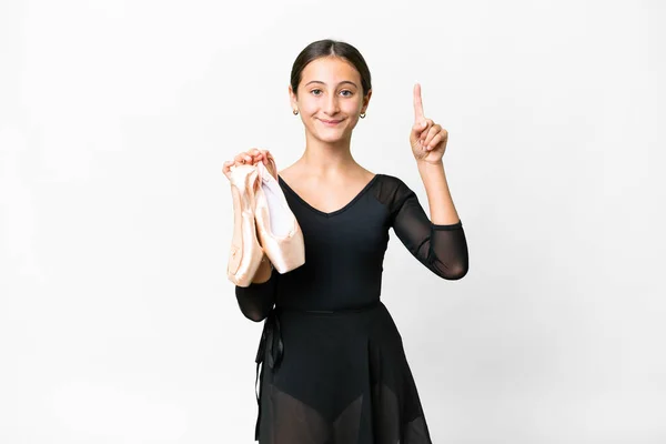 Jeune Femme Pratiquant Ballet Sur Fond Blanc Isolé Pointant Vers — Photo