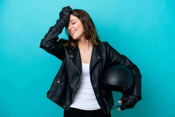 Joven Mujer Caucásica Con Casco Moto Aislado Sobre Fondo Azul — Foto de Stock