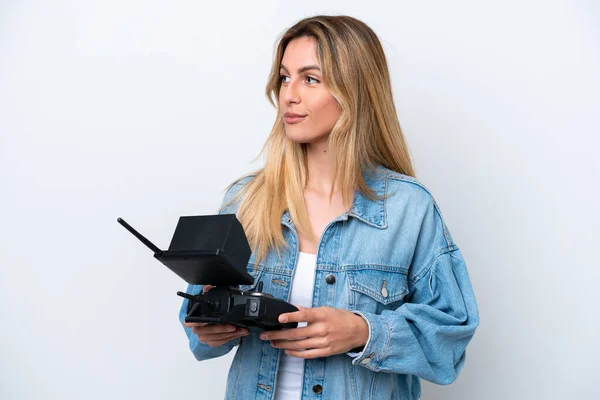 Jeune Femme Uruguayenne Tenant Une Télécommande Drone Isolé Sur Fond — Photo