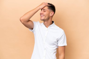 Young caucasian man isolated on beige background has realized something and intending the solution