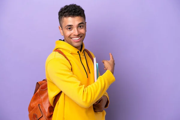 Молодий Студент Бразильський Чоловік Відокремлений Пурпуровим Фоном — стокове фото