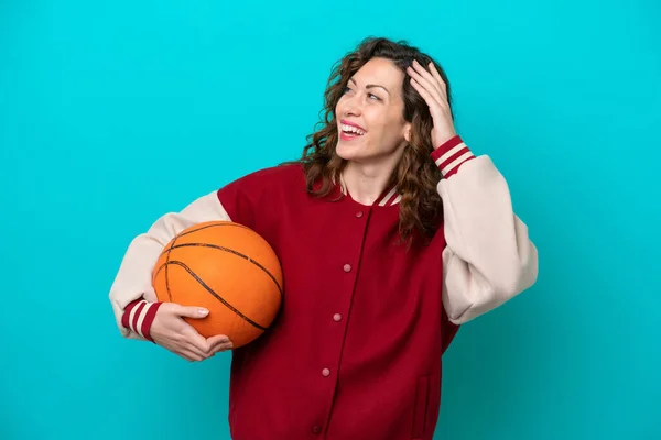 Young Caucasian Basketball Player Woman Isolated Blue Background Smiling Lot — ストック写真