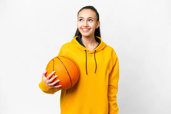 Jeune Femme Arabe Jouant Basket Sur Fond Blanc Isolé Penser — Photo