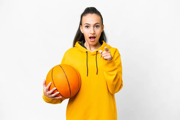 Young Arabian Woman Playing Basketball Isolated White Background Surprised Pointing — Stock Photo, Image