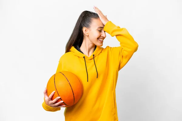 Jeune Femme Arabe Jouant Basket Sur Fond Blanc Isolé Réalisé — Photo
