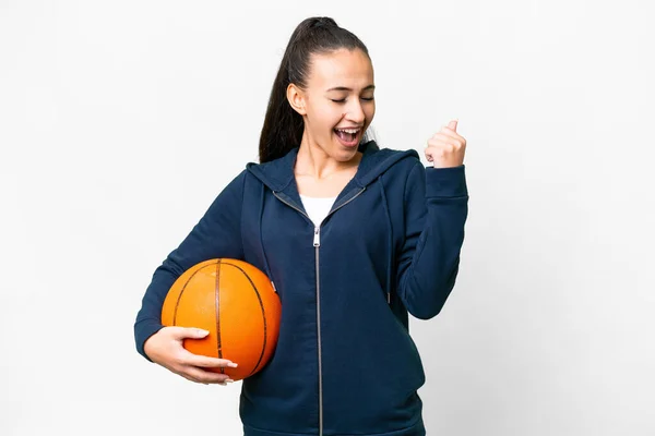 Giovane Donna Araba Oltre Isolato Sfondo Bianco Giocare Basket — Foto Stock