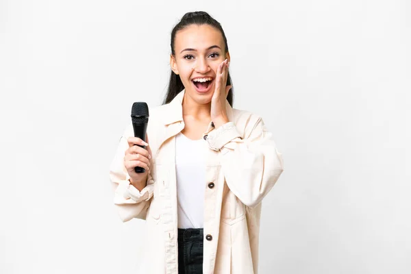 Genç Şarkıcı Kadın Izole Edilmiş Beyaz Arka Planda Şaşırmış Şok — Stok fotoğraf