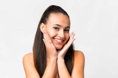 İzole edilmiş beyaz bir geçmişi olan genç bir Arap kadın. Portre