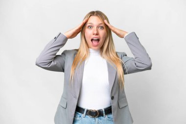 Genç, güzel, sarışın, soyutlanmış, beyaz bir geçmişi var.