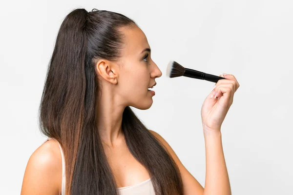 Jovem Mulher Árabe Sobre Fundo Branco Isolado Segurando Escova Maquiagem — Fotografia de Stock