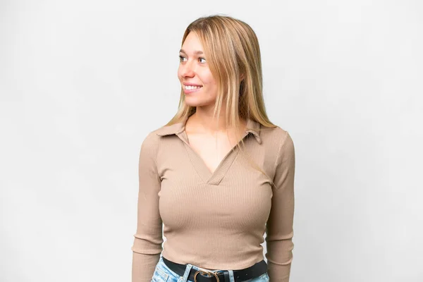 Genç Güzel Sarışın Soyutlanmış Beyaz Arka Plan Görünümlü Kadın — Stok fotoğraf