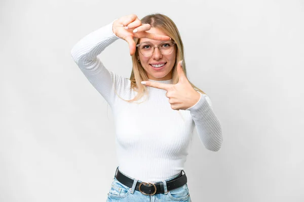 Ung Söt Blond Kvinna Över Isolerad Vit Bakgrund Med Fokus — Stockfoto