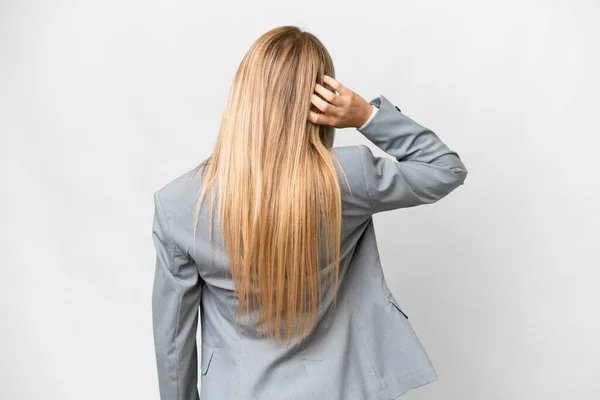 Junge Hübsche Blonde Frau Über Isolierten Weißen Hintergrund Rückenlage Und — Stockfoto