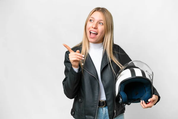 Giovane Bella Donna Bionda Con Casco Moto Sfondo Bianco Isolato — Foto Stock