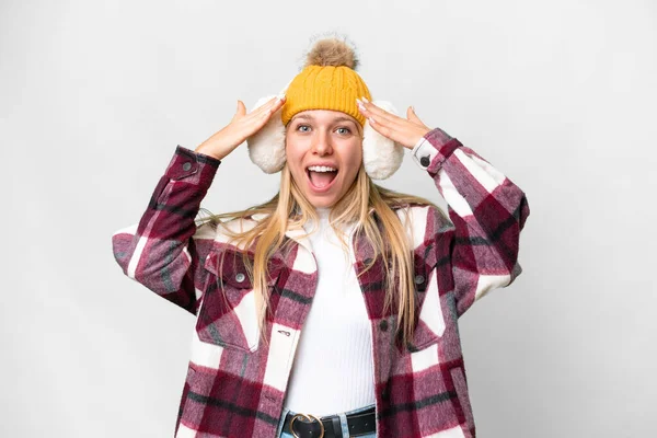 Ung Söt Blond Kvinna Bär Vintermuffar Över Isolerad Vit Bakgrund — Stockfoto