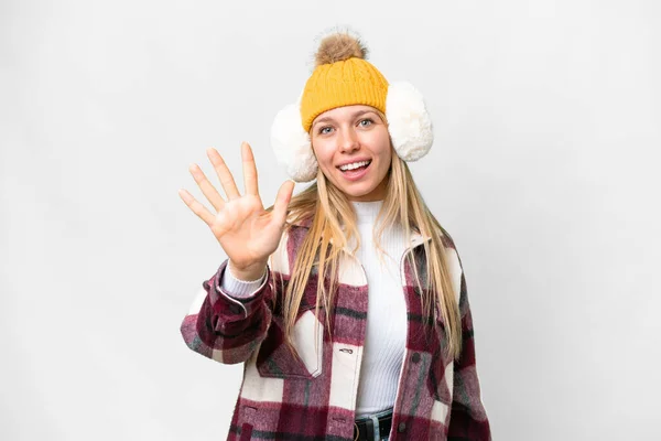 Młoda Ładna Blondynka Nosi Zimowe Mufy Odizolowanym Białym Tle Licząc — Zdjęcie stockowe