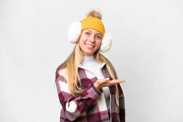 Młoda Ładna Blondynka Ubrana Zimowe Muffinki Białym Tle Prezentując Pomysł — Zdjęcie stockowe