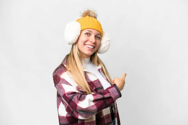 Νεαρή Όμορφη Ξανθιά Γυναίκα Που Φοράει Χειμωνιάτικες Μανσέτες Πάνω Από — Φωτογραφία Αρχείου
