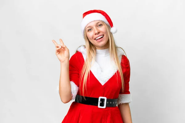 若いですブロンド女性とともにクリスマス帽子上の隔離された白い背景笑顔とショー勝利サイン — ストック写真