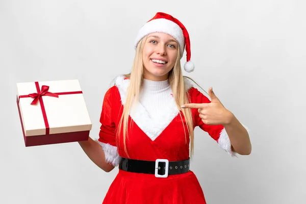 Молода Блондинка Різдвяним Капелюхом Тримає Подарунок Над Ізольованим Білим Тлом — стокове фото