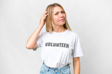 Tecrit edilmiş beyaz geçmişi olan genç gönüllü bir kadın. Şüpheleri var.