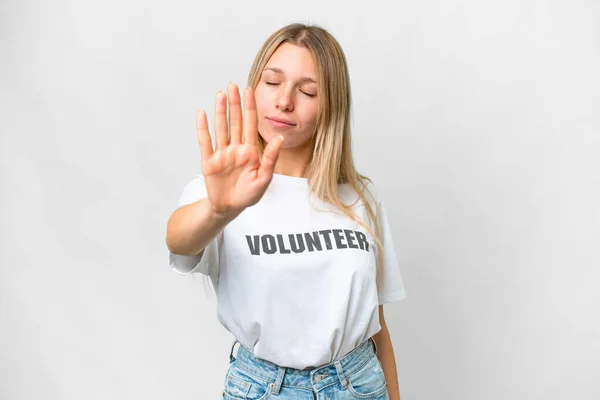 Jonge Vrijwilliger Vrouw Geïsoleerde Witte Achtergrond Maken Stop Gebaar Teleurgesteld — Stockfoto