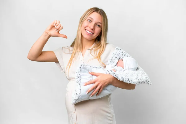 Ung Söt Gravid Kvinna Med Sitt Nyfödda Barn Över Isolerad — Stockfoto