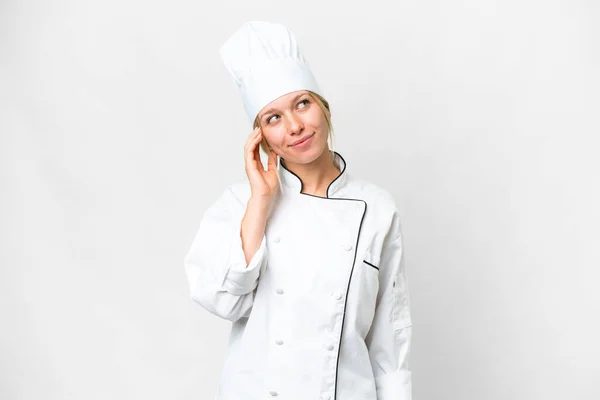 Giovane Donna Chef Sfondo Bianco Isolato Pensando Idea — Foto Stock