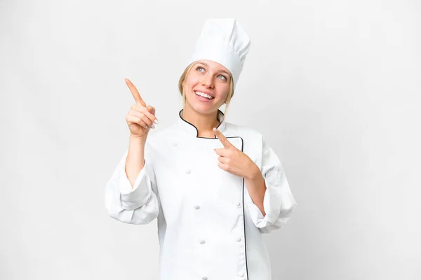 Jonge Chef Kok Vrouw Geïsoleerde Witte Achtergrond Wijzen Met Wijsvinger — Stockfoto