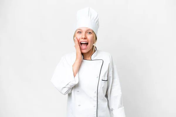 Giovane Donna Chef Sfondo Bianco Isolato Con Sorpresa Espressione Facciale — Foto Stock