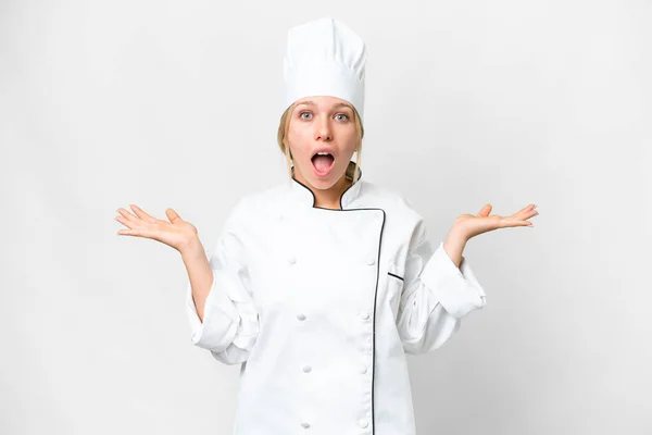 Giovane Donna Chef Sfondo Bianco Isolato Con Espressione Facciale Scioccata — Foto Stock