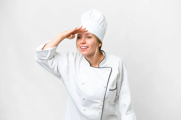 Giovane Donna Chef Sfondo Bianco Isolato Guardando Lontano Con Mano — Foto Stock