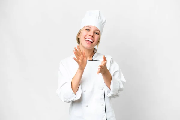 Jovem Chef Mulher Sobre Fundo Branco Isolado Aplaudindo Após Apresentação — Fotografia de Stock