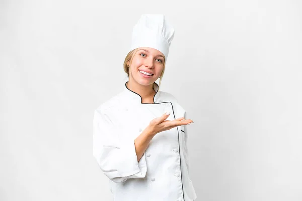 Joven Chef Mujer Sobre Fondo Blanco Aislado Presentando Una Idea —  Fotos de Stock