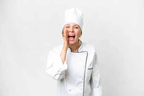 Joven Chef Mujer Sobre Aislado Fondo Blanco Gritando Con Boca —  Fotos de Stock