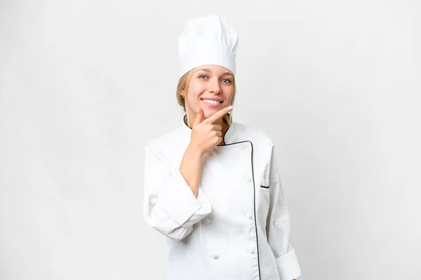 Giovane Donna Chef Sfondo Bianco Isolato Sorridente — Foto Stock
