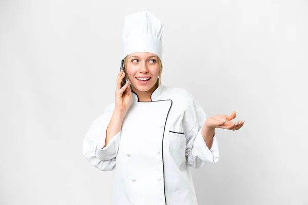 Giovane Chef Donna Sfondo Bianco Isolato Mantenendo Una Conversazione Con — Foto Stock