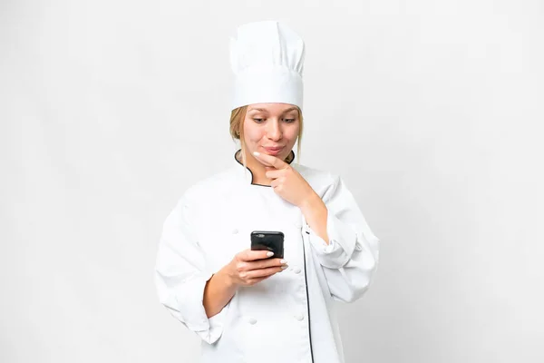 Joven Chef Mujer Sobre Aislado Fondo Blanco Pensando Enviando Mensaje —  Fotos de Stock