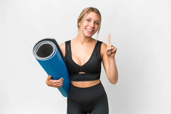 Donna Sportiva Bionda Che Lezioni Yoga Mentre Tiene Tappeto Sfondo — Foto Stock