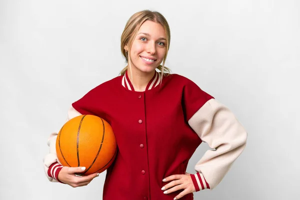 Basketbol Oynayan Genç Sarışın Kadın Izole Edilmiş Arka Planda Kollarıyla — Stok fotoğraf