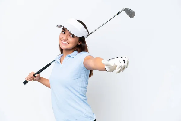 Joven Mujer Caucásica Jugando Golf Aislado Sobre Fondo Blanco Dando — Foto de Stock