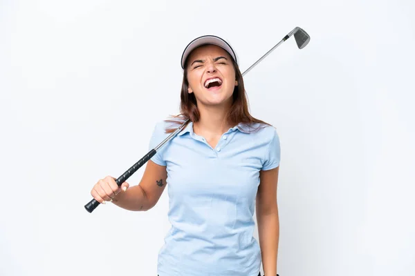 年轻的高加索女人在白色背景的笑声中孤身一人打高尔夫球 — 图库照片