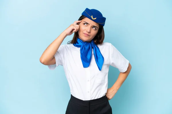 Stewardess Kaukasische Frau Isoliert Auf Blauem Hintergrund Mit Zweifeln Und — Stockfoto