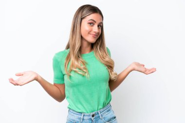 Genç Uruguaylı kadın beyaz arka planda izole edilmiş mutlu ve gülümsüyor.