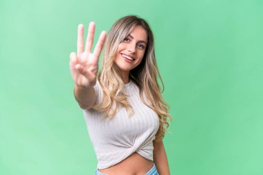 Genç Uruguaylı kadın izole edilmiş geçmişinden mutlu ve parmaklarıyla üçe kadar sayıyor.